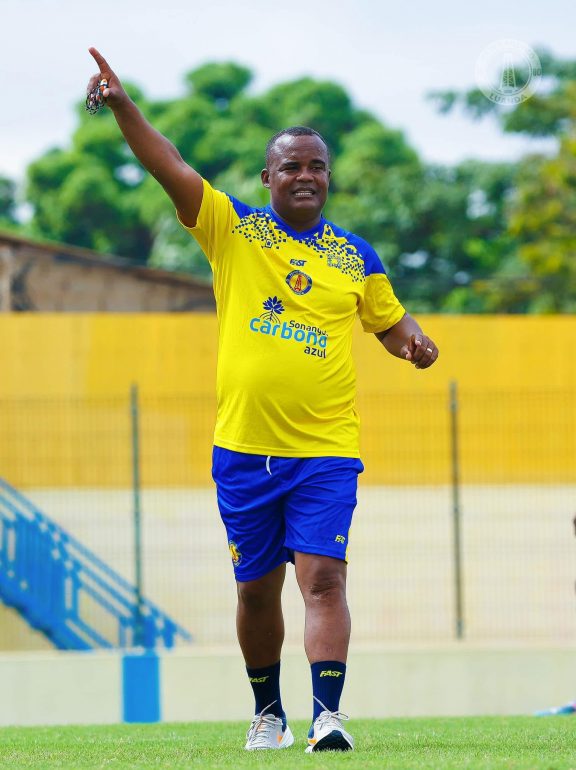 Flávio Amado volta ao comando técnico do Petro de Luanda